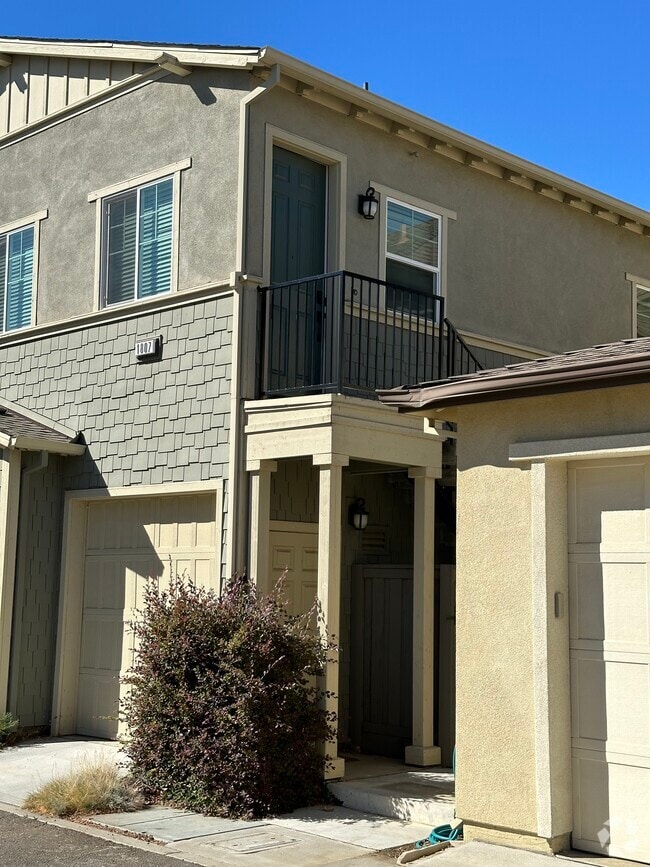 Building Photo - 1807 Perennial Terrace Unit Upstairs Rental