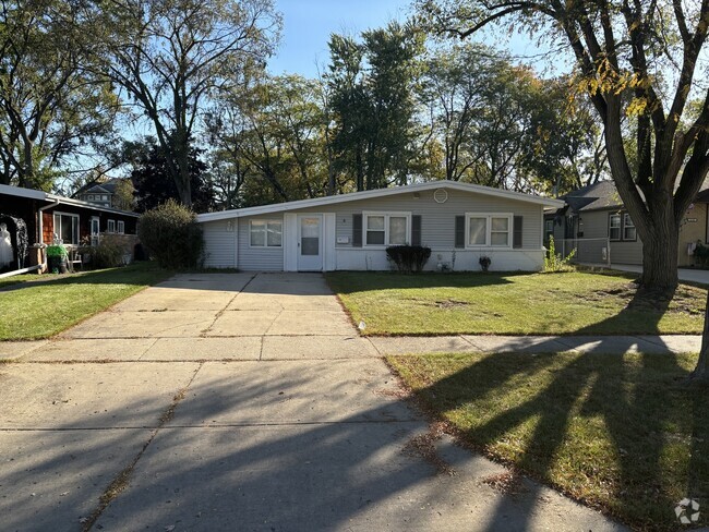 Building Photo - 1535 Maple St Rental