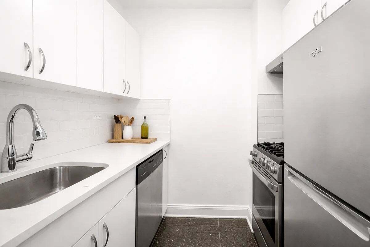 Photo - 457 W 17th St Unit 11