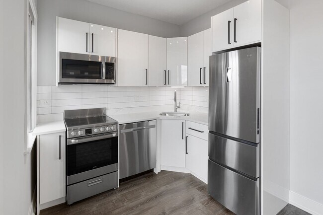 Photo - 7655 N Sheridan Rd