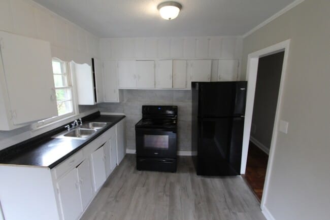 Photo - 504 W Elliott St