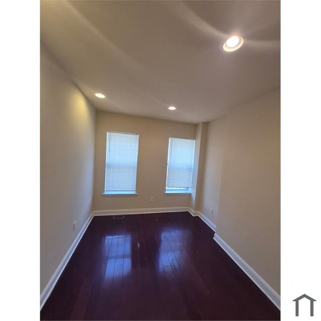 Photo - 2214 N Bouvier-