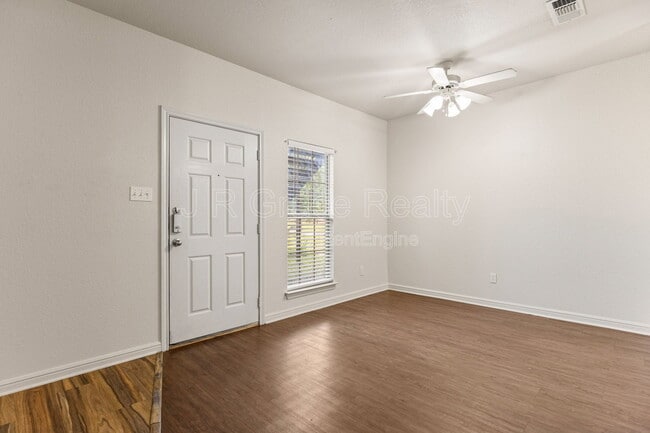 Photo - 2100 Breezy Dr