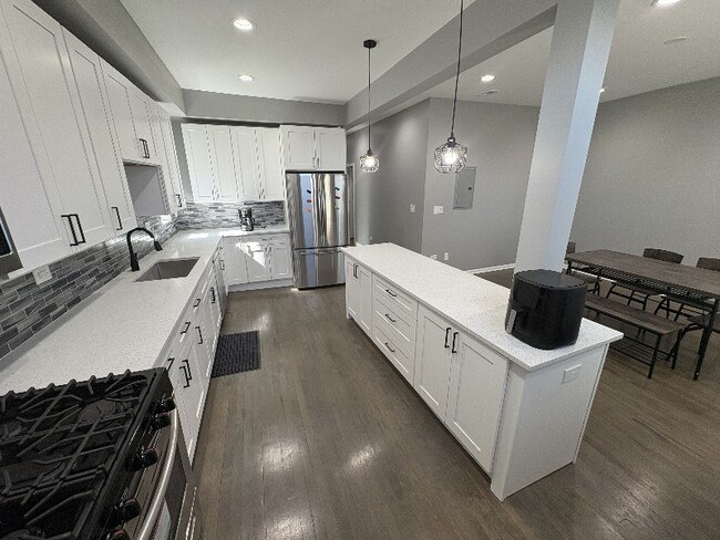 Photo - 1755 E 72nd St Unit Apt 2