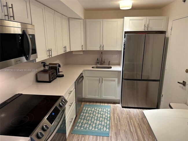 Building Photo - 6039 Collins Ave Unit 1529