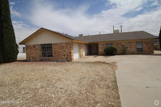 Building Photo - 3406 Moonlight Ave Unit B Rental