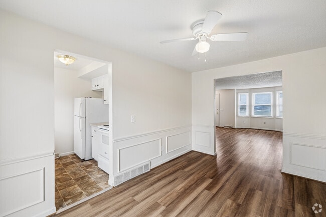 2BR, 1.5BA - 1,040SF - Dining Room - Sundridge Apartments