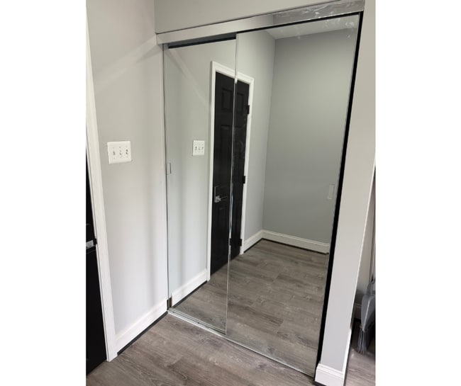 615 N Clinton St Unidad BA AVAILABLE $500 BA