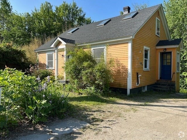 Building Photo - 41 Harwood Ave Rental