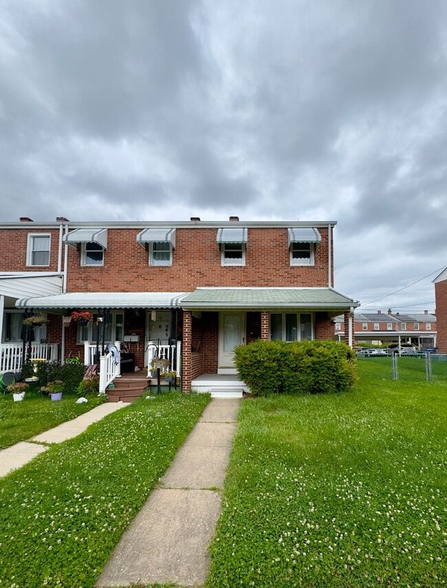 Building Photo - Charming 2 Bedroom/2 Bathroom Townhome in Dundalk, MD!