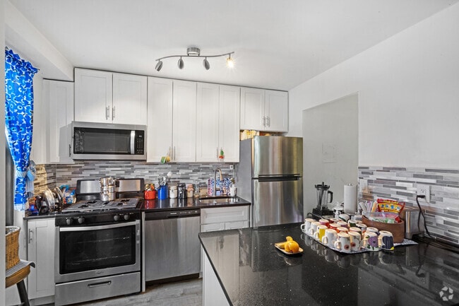 Building Photo - 201 Saint Pauls Ave Unit 2P Rental