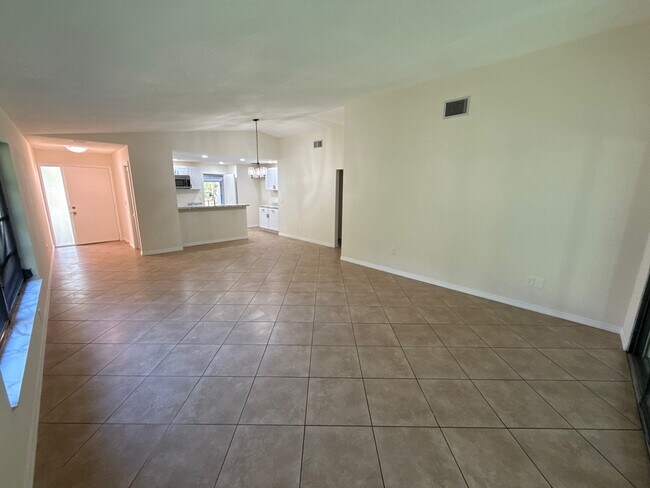 Photo - 100 Golfview Dr