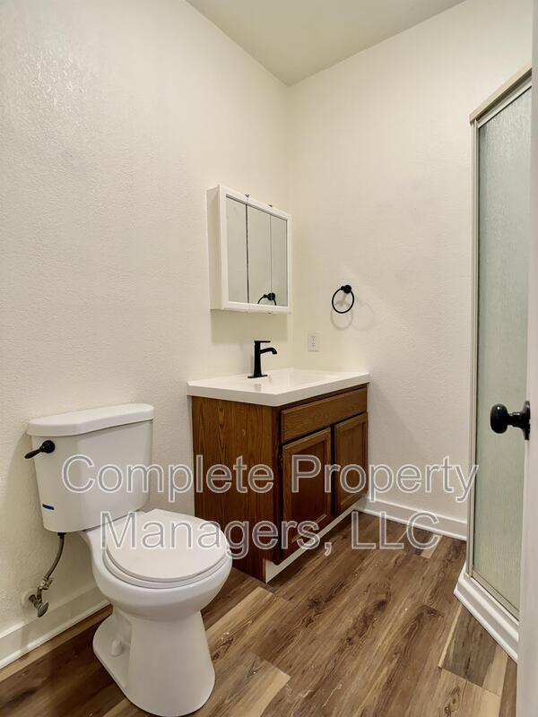 Photo - 517 E 4th St