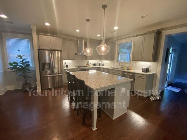 Photo - 137 Flora Ave NE