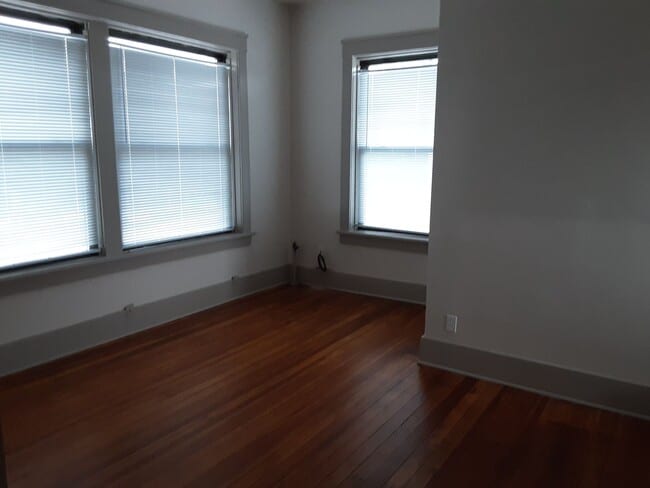 Photo - 847 1/2 Massachusetts