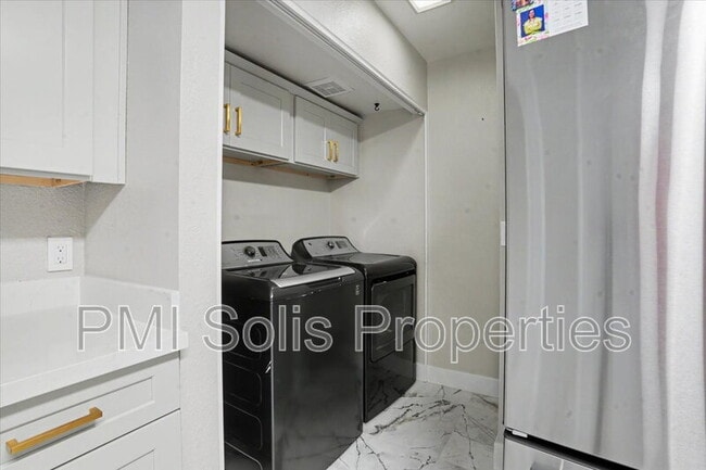 Photo - 1510 E Taro Ln