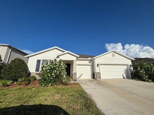 Building Photo - Large home in central Ocala location - Won't last