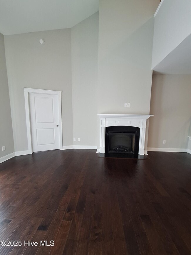 Photo - 1807 Fox Den Way
