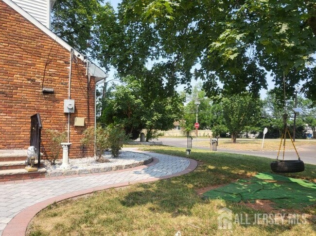 Photo - 100 Main St