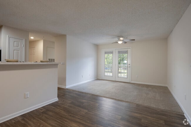 3BR, 2BA - 1,053SF - Dining Area / Living Room