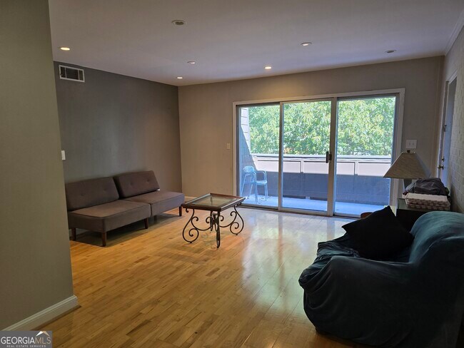 Building Photo - 1652 N Gatewood Rd NE Unit 8