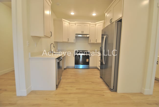 Photo - 1593 110 Unit #104