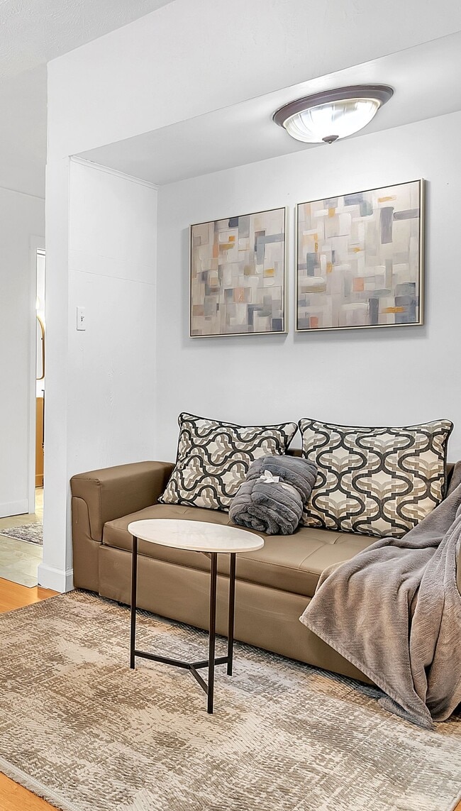 Photo - 139 Center St Unidad Silvery