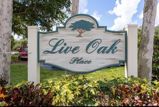 Building Photo - 9410 Live Oak Pl Unit 109 Rental