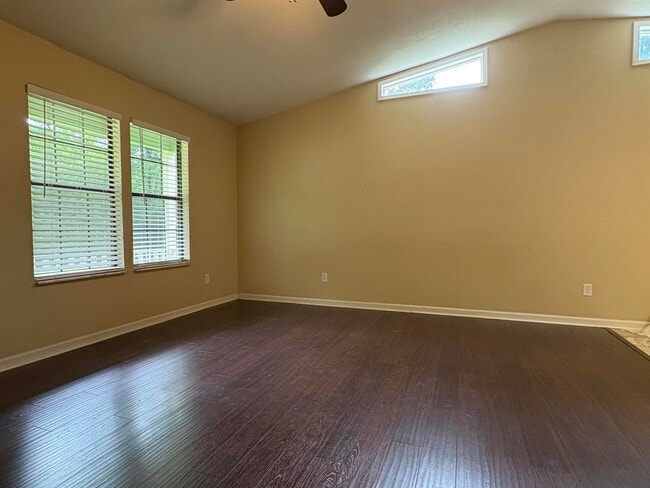 Photo - 733 Livingston Ct
