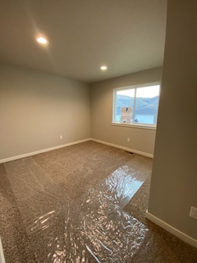 Photo - Luxury 3 bedroom, 2 bath home with double garage!