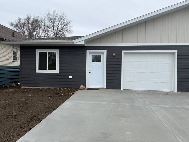 Photo - 115 4th St SW Unit #2