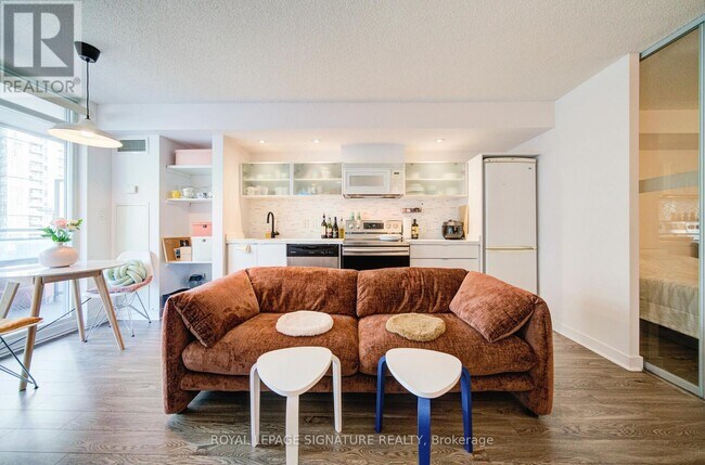 Photo - 705-4k Spadina Ave. Unit 716