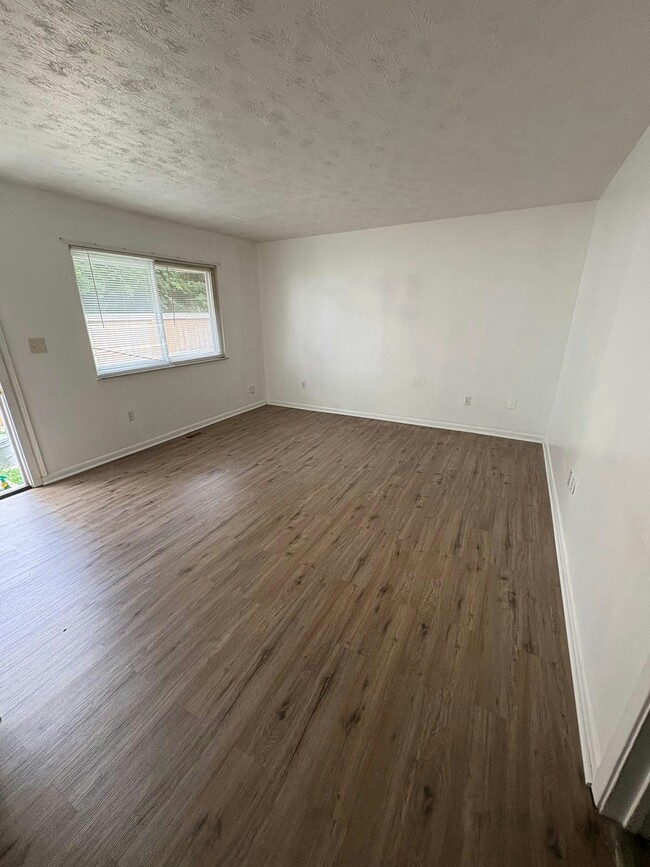 Photo - 56 Fernwood Ave Unit D