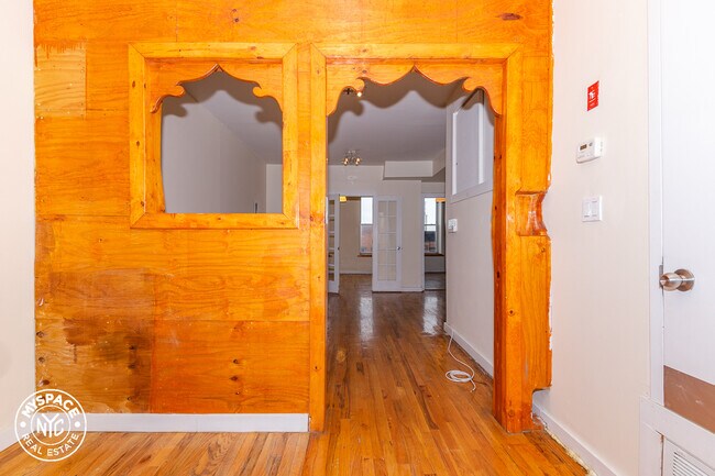 Photo - 1088 Bedford Ave
