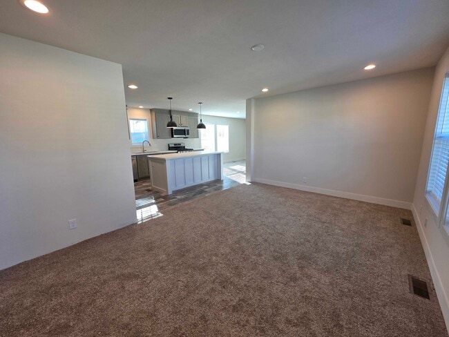 4393 Hemlock Loop