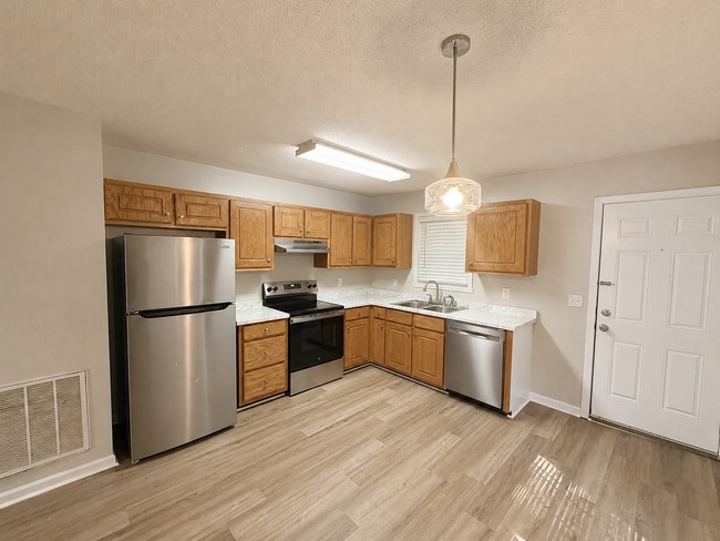 Photo - 308 E Gilbreath St Unit B