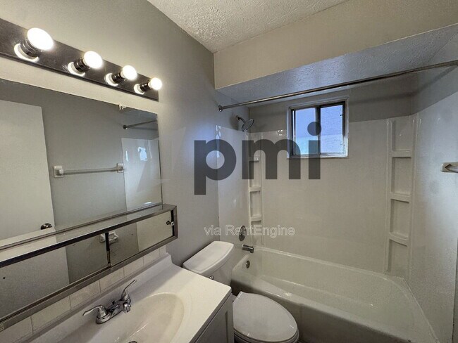 Photo - 4056 Carlton Ave Unit B