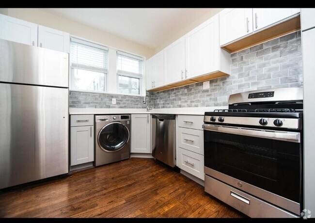 Building Photo - 2 bedroom in Chicago IL 60613 Unit 1W Rental