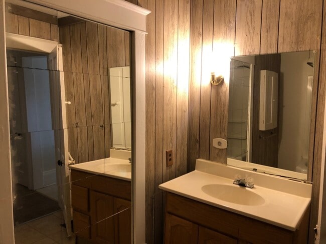 Photo - 516 E Chestnut St Unit 2