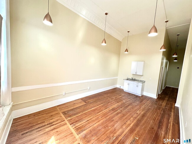 Photo - 105 Bank St Unit 4B
