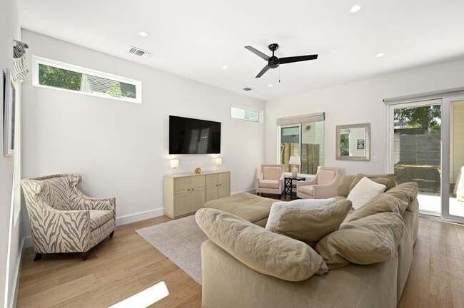 Photo - 5212 Huisache St Unit 2