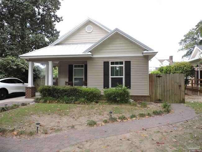 Building Photo - 1531 N 12th Ave