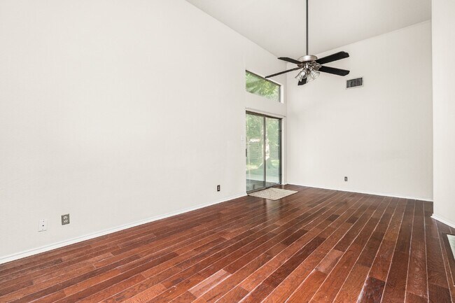 Photo - 5314 Lake Golden Dr Apartamento