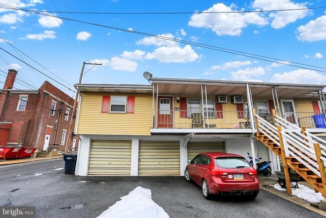 Photo - 105 W Main St