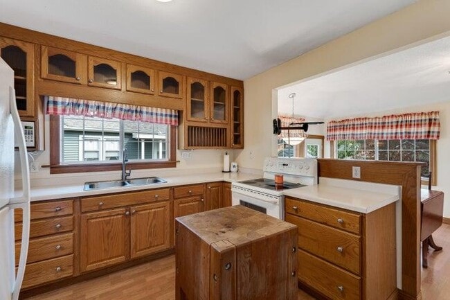 Photo - 110 3rd Ave N