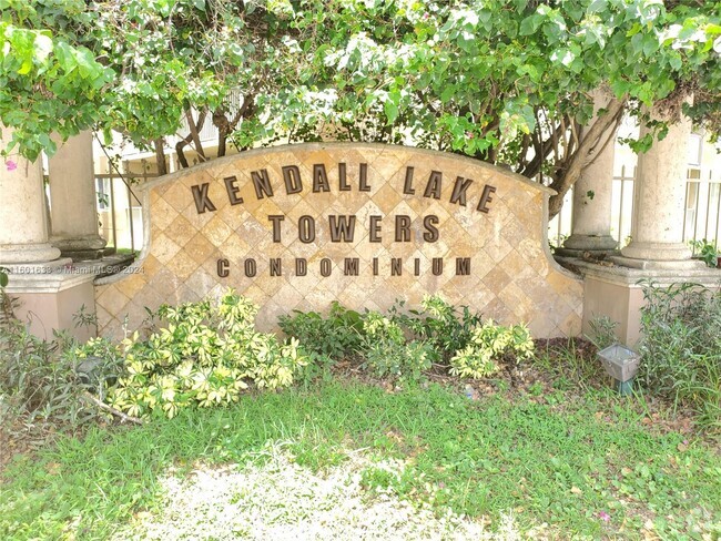 Building Photo - 15221 SW 80th St Rental