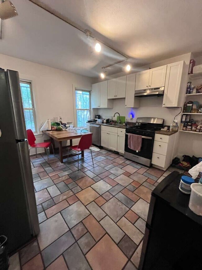 Building Photo - 731 Parker St Unit R1