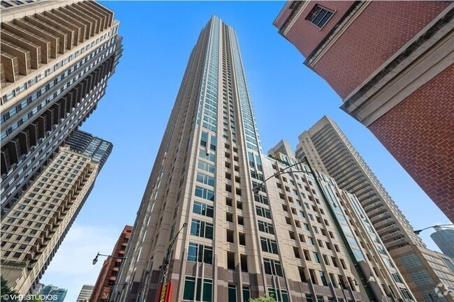 Building Photo - 33 W Ontario St Unit 25C Rental