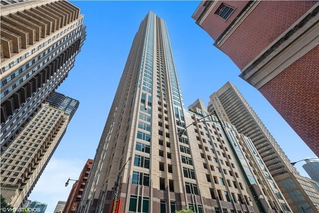 Building Photo - 33 W Ontario St Unit 16H Rental