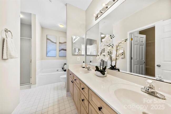 Photo - 921 Northeast Dr